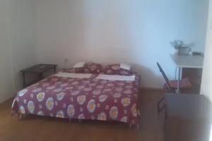 Posteľ alebo postele v izbe v ubytovaní Drvenik, Apartman 1m from sea + 5 fotografií