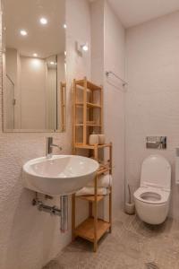 een badkamer met een wastafel en een toilet bij Sofia Dream Apartment - Premium One Bedroom on Ekzarh Yosif in Sofia
