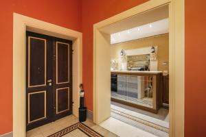 
A kitchen or kitchenette at I Portici Boutique Hotel
