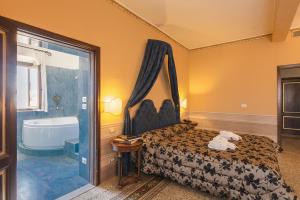 Postel nebo postele na pokoji v ubytování I Portici Hotel - Residenza D'Epoca