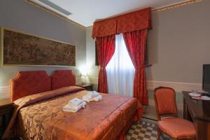 Postel nebo postele na pokoji v ubytování I Portici Hotel - Residenza D'Epoca + 31 fotografií