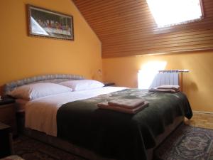 Postel nebo postele na pokoji v ubytování Guest House Sveti Marko Gacka