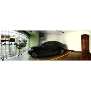 a black car parked in a parking garage at Anexo São João in Piracicaba