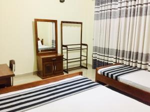 Una cama o camas en una habitación de Sweet Home Tourist Rest, Cooking Classes & Tours