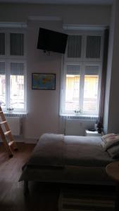 a bedroom with a bed and three windows at Ferienwohnung in Berlin