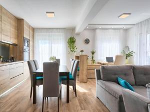 Posedenie v ubytovaní Vacation Home Bokan