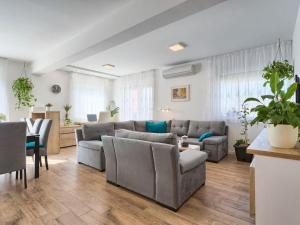 Posedenie v ubytovaní Vacation Home Bokan