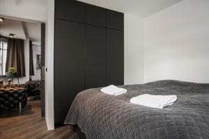 Giường trong phòng chung tại AVA Apartments by Heimaleiga