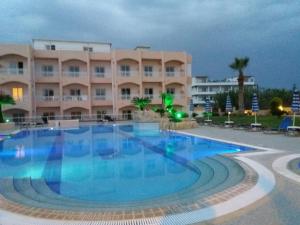 Bazén v ubytovaní Rhodian Rose Hotel alebo v jeho blízkosti