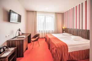 Postel nebo postele na pokoji v ubytování Rija VEF Hotel with FREE Parking