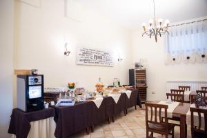 a large dining room with a long table with chairs at Bellavigna Country House in Montefalcione