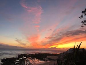 a sunset on the beach with the ocean at La Casa del Trafalgar in Los Caños de Meca