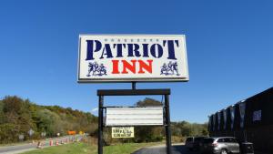 a sign for a partition inn on a road at PATRIOT INN in Spencer