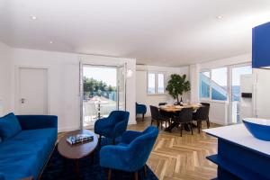 Posezení v ubytování Seafront Luxury Apartments Fun