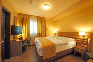 
Ein Bett oder Betten in einem Zimmer der Unterkunft Hotel Saint Fiacre

