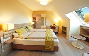 Postel nebo postele na pokoji v ubytování Hotel Saint Fiacre