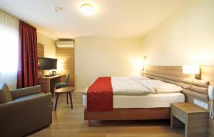 Postel nebo postele na pokoji v ubytování Hotel Saint Fiacre