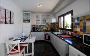 Kuchyňa alebo kuchynka v ubytovaní Casa Azmira del Mar