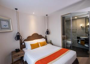 Postel nebo postele na pokoji v ubytování Sanouva Saigon Hotel