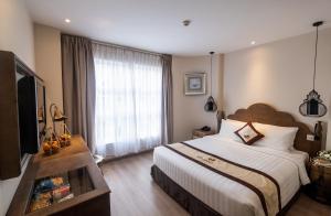 Postel nebo postele na pokoji v ubytování Sanouva Saigon Hotel