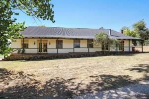a house with a large yard in front of it at Colonial Inn Guest Rooms in Yackandandah
