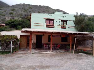a house with a green roof on top of it at Mai Jaii in Purmamarca