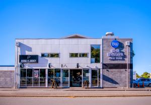 a building with a sign on the front of it at Alpine Hotel in Christchurch