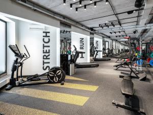 The fitness centre and/or fitness facilities at Moskovskaya gorka by USTA Hotels