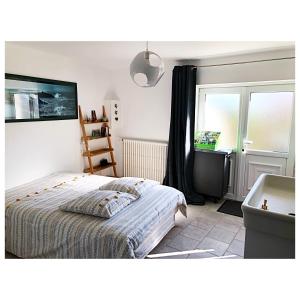 Postel nebo postele na pokoji v ubytování CHAMBRE POMME HAPPY close to Bayeux Normandie 2 pers