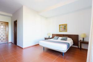 Cama o camas de una habitación en Venta del Alto Hotel las Cumbres by Vivere Stays
