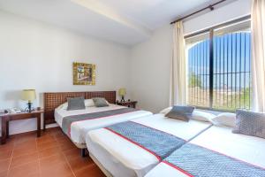Cama o camas de una habitación en Venta del Alto Hotel las Cumbres by Vivere Stays