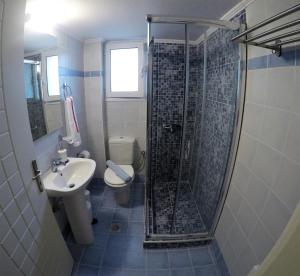 A bathroom at Myrto2 apartment Még 36 kép