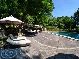 Bazén v ubytování NusaBay Menjangan nebo v jeho okolí