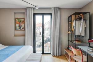 a hotel room with a bed and a window at Hotel Brummell in Barcelona