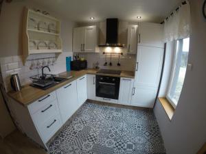 Kuchyň nebo kuchyňský kout v ubytování Apartamenty pod Dzikowcem