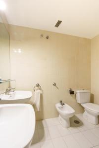 Un baño de Venta del Alto Hotel las Cumbres by Vivere Stays