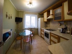 A kitchen or kitchenette at Kvartirkoff na Obolonskiy Avenue 30