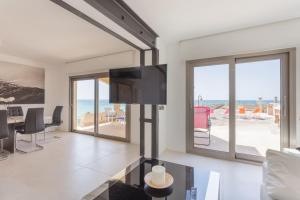 A television and/or entertainment centre at Maison Ses Covetes
