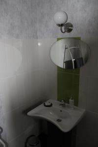 Fotografie z fotogalerie ubytování Chambres d'hôtes L'Aubaine avec jacuzzi v destinaci Wanquetin