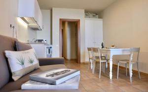 Kuchyň nebo kuchyňský kout v ubytování LE SETTE VIE HOLIDAY HOMES