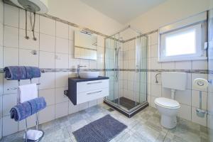 Ένα μπάνιο στο Apartments Braut Krk