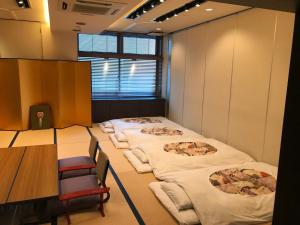 En eller flere senge i et værelse på My Hotel Ryugu