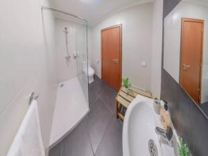 Koupelna v ubytování Casa da Ribeira