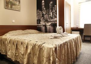 Ένα ή περισσότερα κρεβάτια σε δωμάτιο στο Hotel Ambasador