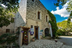 Το κτήριο όπου στεγάζεται  το παραθεριστικό πάρκο