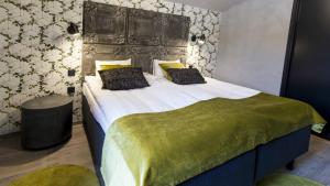 Ένα ή περισσότερα κρεβάτια σε δωμάτιο στο Santalahti Resort Cottages & Villas