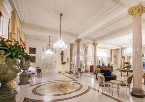 Grand Hotel Rimini的休息区