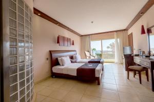 A bed or beds in a room at Shams Prestige Abu Soma (Adults Only) Még 37 kép