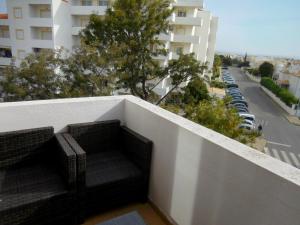 a balcony with a couch and a view of a street at Apartamento Deluxe Quinta da Bellavista by Umbral in Albufeira