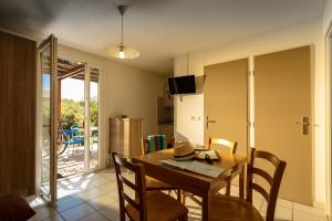 Η κουζίνα ή μικρή κουζίνα στο VVF Sigean Port-la-Nouvelle Corbières